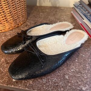 Schutz Evelin Mule FLAT SHOE WOMENS SHEARLING LINED SIZE 8.5B EUC